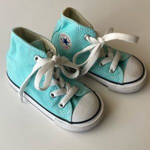 Baby Toddler Converse Chuck Taylor high tops EUC 6